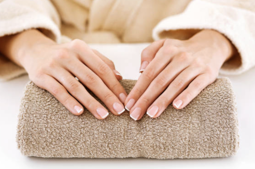 Normalny manicure i szkliwo