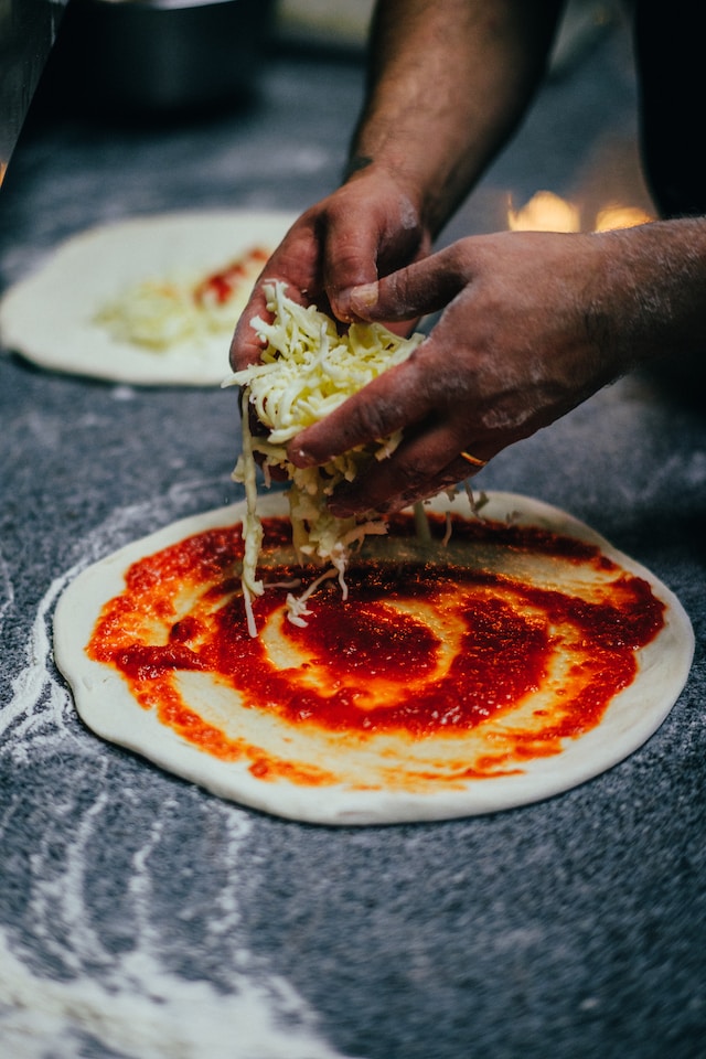 Pizza Margarita Grande\nTomate, Queso y orégano