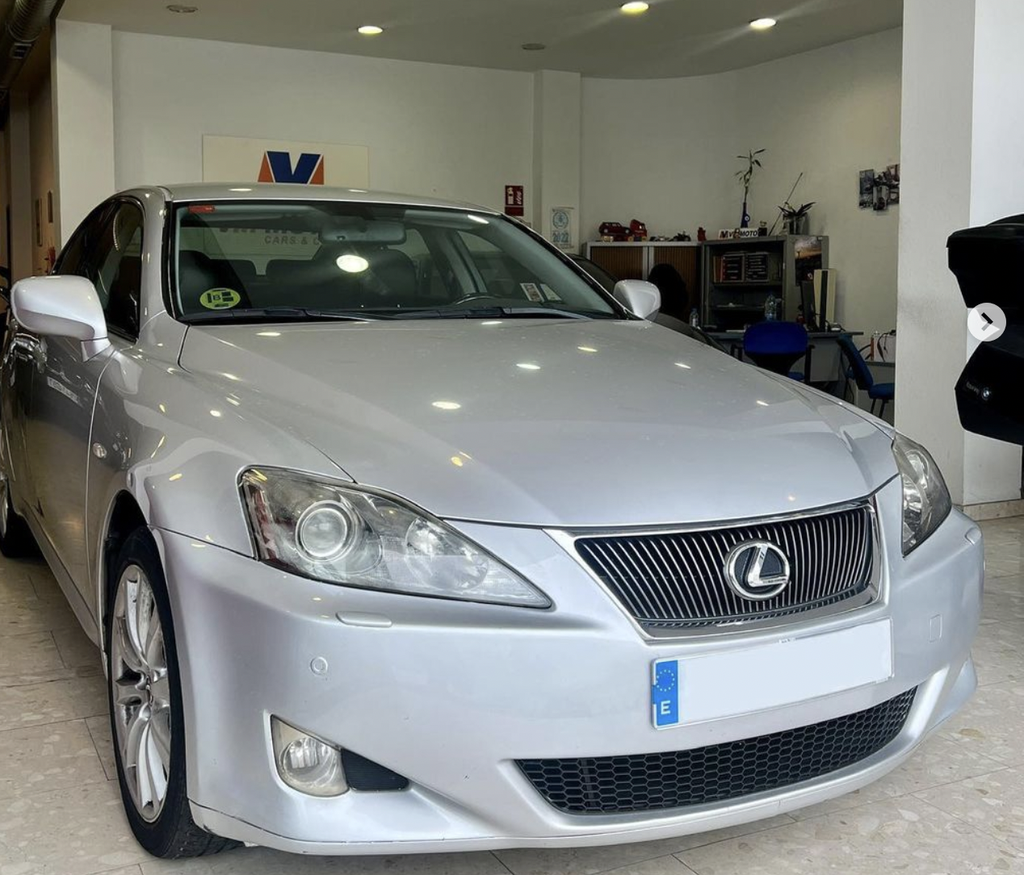 LEXUS È 220D